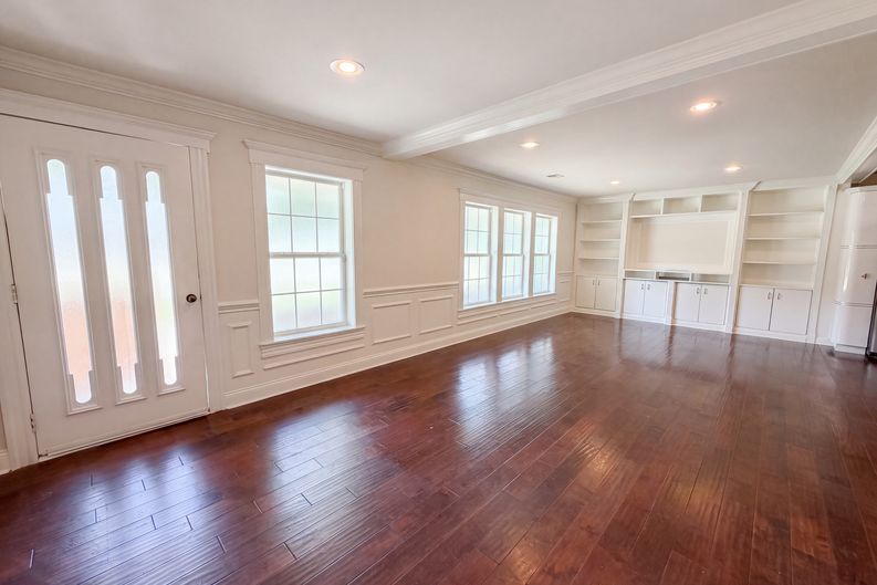 Photo 10 of 20 of 829 W 2nd North St, Summerville, SC