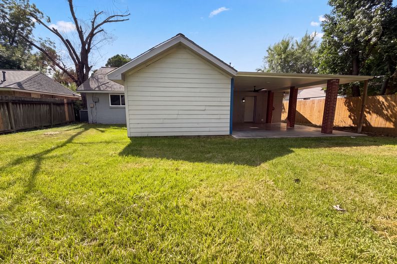 Photo 5 of 21 of 9314 Deanwood St, Houston, TX