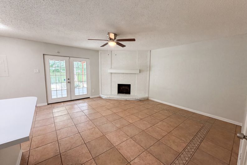 Photo 8 of 25 of 5608 Cherilee Ln, Haltom City, TX