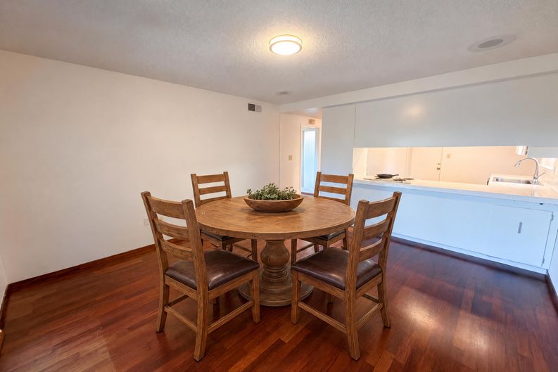 Photo 10 of 36 of 6800 Havenhurst Dr, Sacramento, CA