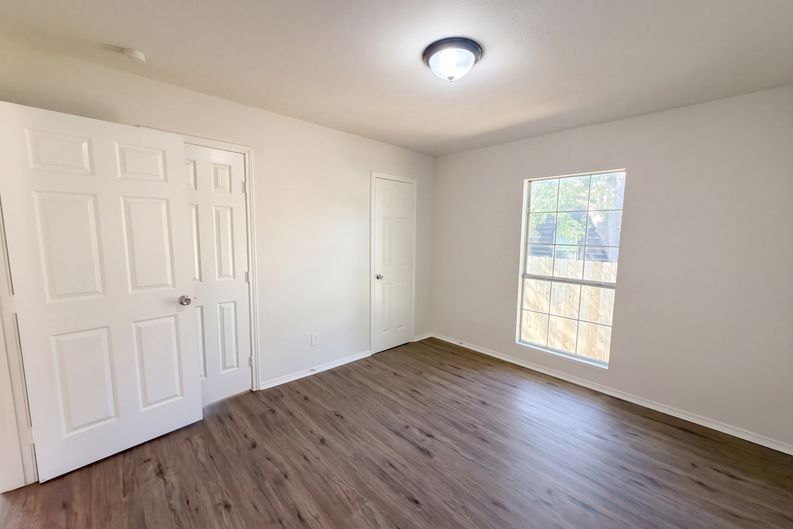 Photo 18 of 29 of 1710 Cumberland Dr, Garland, TX