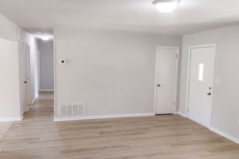 Photo 7 of 28 of 141 Chessher Ct, Crestview, FL