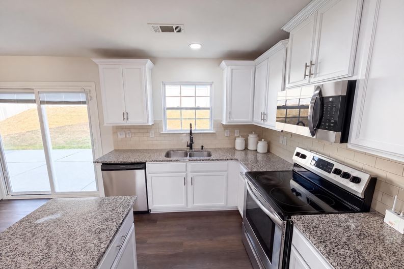 Photo 13 of 26 of 9833 Wardley Dr, Charlotte, NC