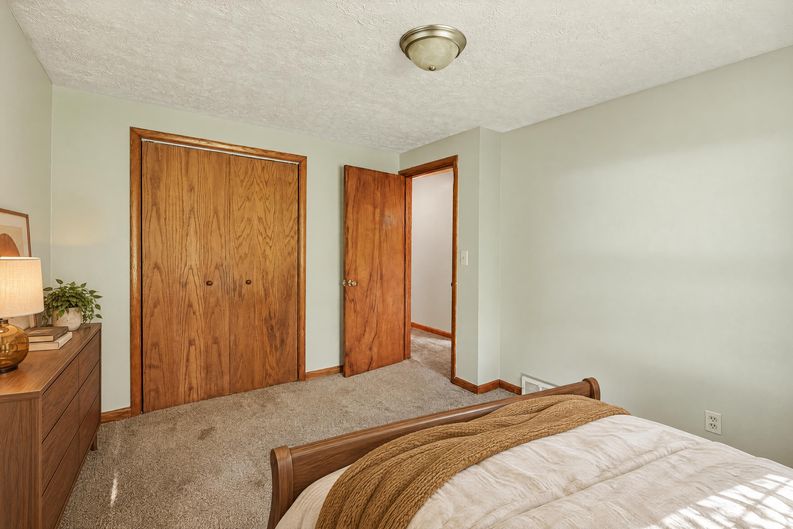Photo 16 of 28 of 811 Leecrest St NW, Massillon, OH