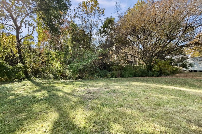 Photo 8 of 18 of 4051 Gordon Ct, Winston Salem, NC
