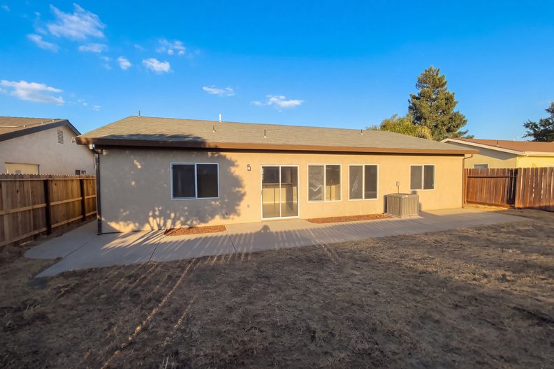 Photo 5 of 20 of 2026 Bridgewater St, Atwater, CA