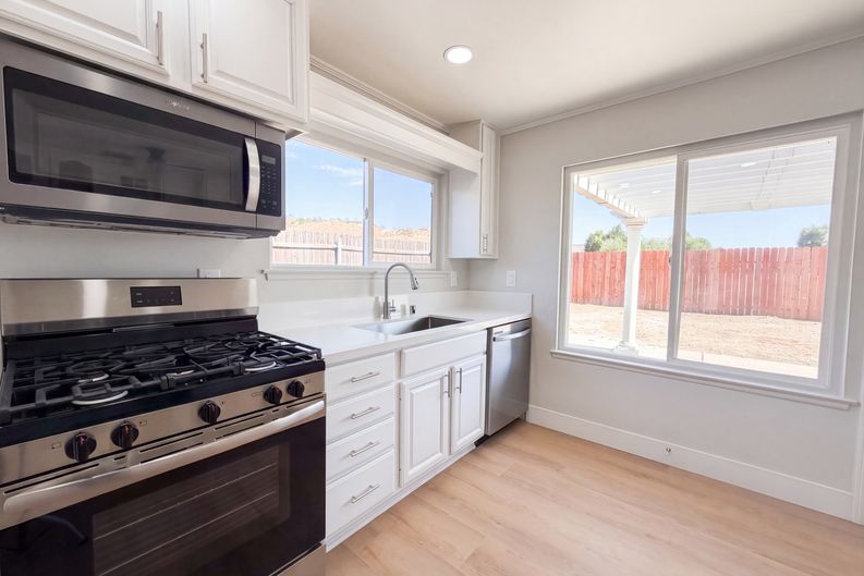 Photo 11 of 25 of 14602 Rosecourt Dr, Canyon Country, CA
