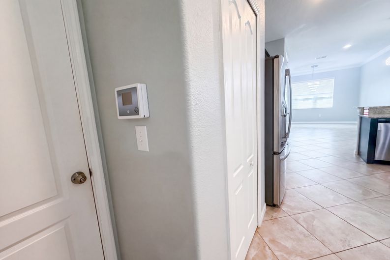 Photo 10 of 37 of 626 Tanana Fall Dr, Ruskin, FL