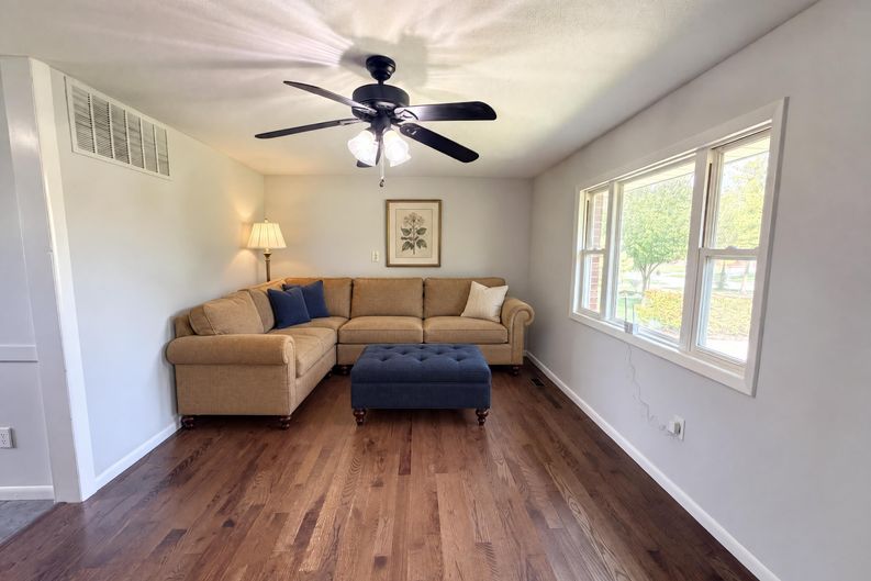 Photo 8 of 28 of 10820 Jackson St, Van Buren Township, MI
