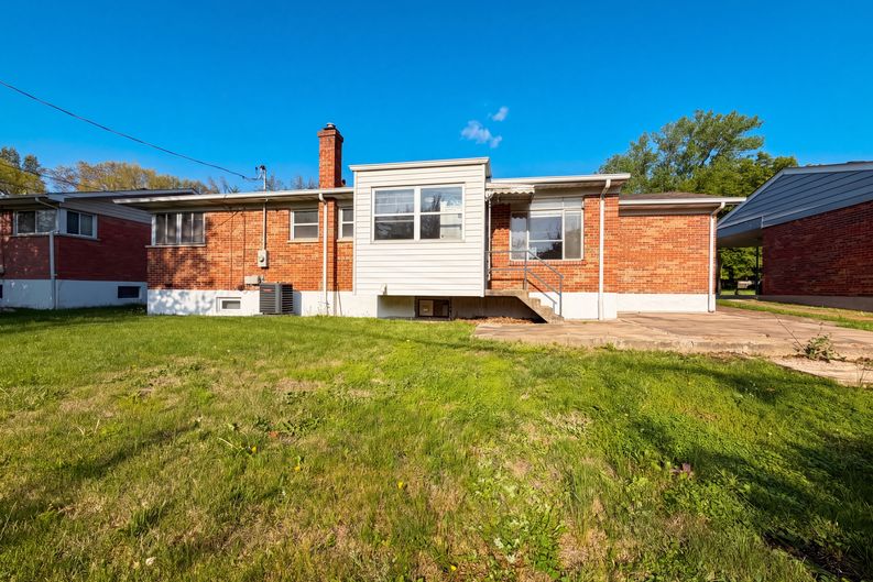 Photo 5 of 18 of 1136 Burch Ln, Saint Louis, MO