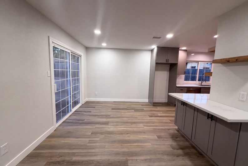 Photo 6 of 31 of 8092 Alma Mesa Way, Citrus Heights, CA