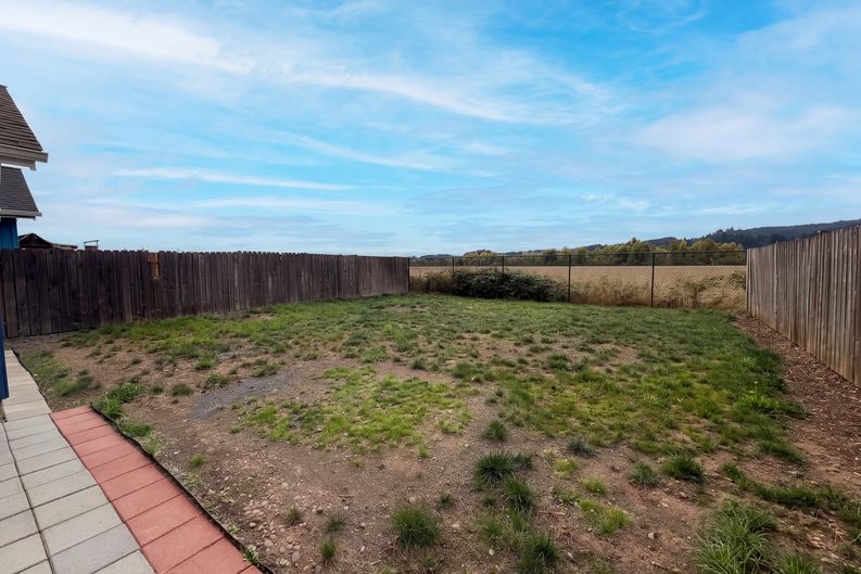Photo 13 of 14 of 1615 SE Jonathan Ave, Dallas, OR