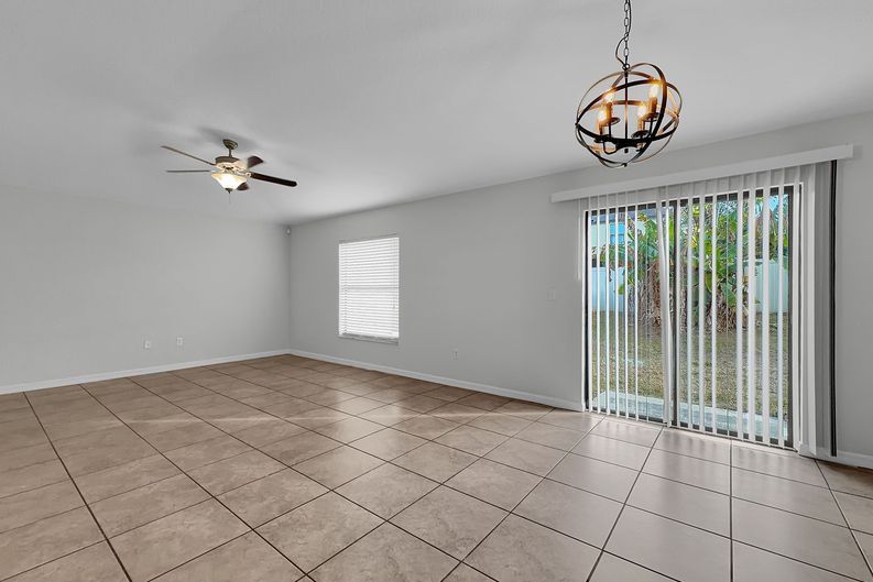 Photo 3 of 23 of 10113 Rosemary Leaf Ln, Riverview, FL