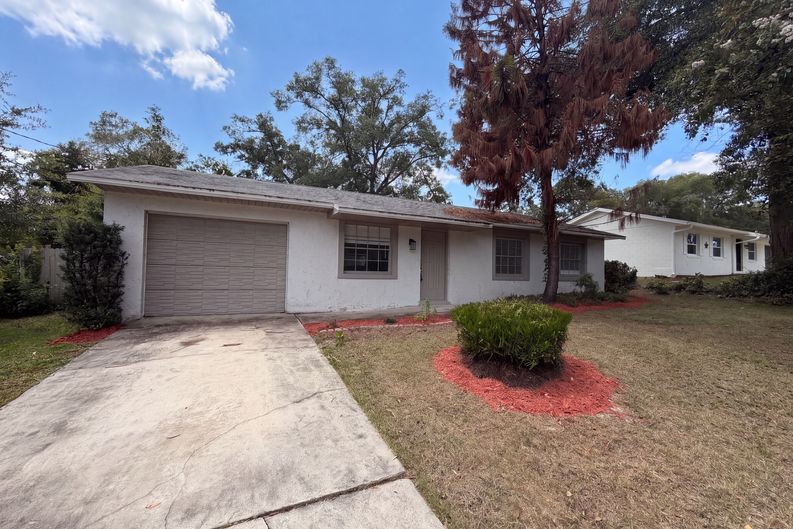 Photo 15 of 17 of 976 Liskeard Ave, Orange City, FL