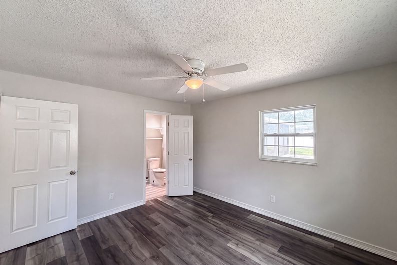 Photo 10 of 18 of 1823 Lori Ln W, Lakeland, FL