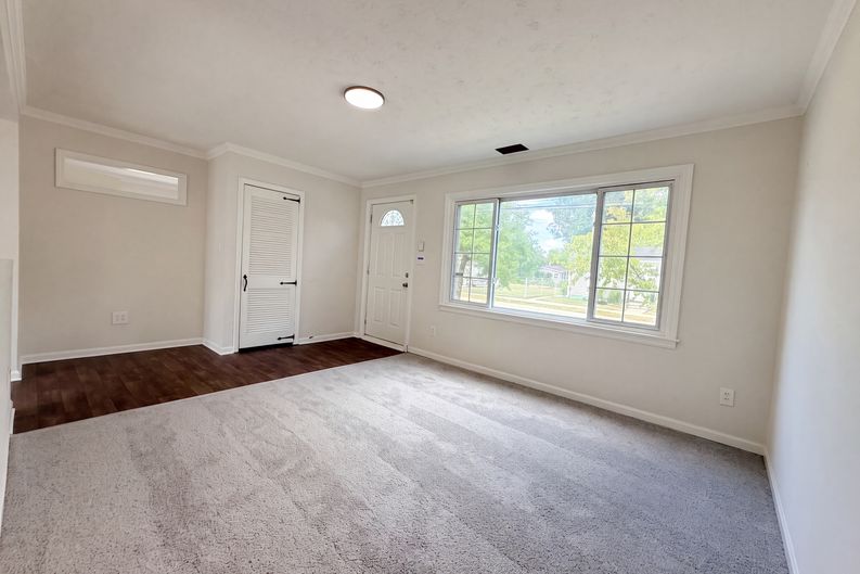 Photo 6 of 16 of 26375 Normandy St, Roseville, MI