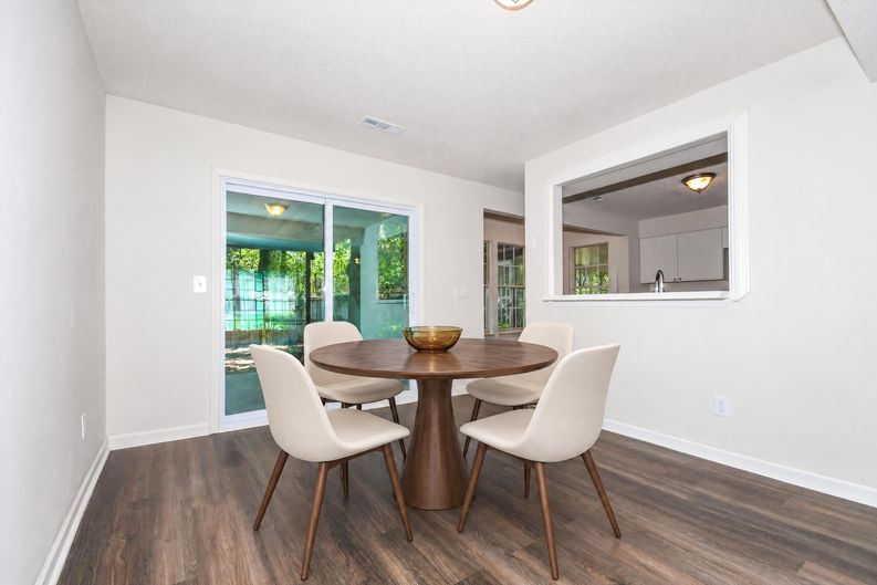 Photo 8 of 22 of 343 Damascus Dr, Summerville, SC