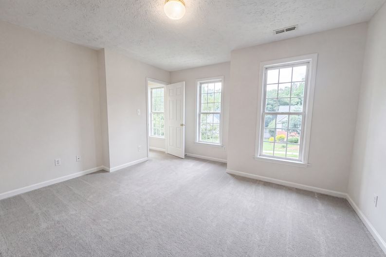 Photo 9 of 18 of 3358 Neptune Dr, Raleigh, NC