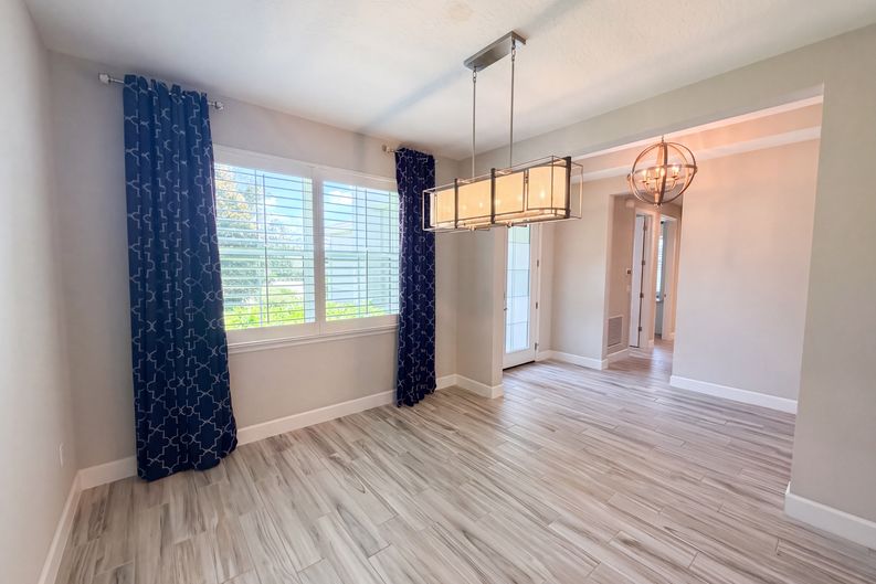Photo 9 of 28 of 1011 Victoria Hills Dr S, Deland, FL
