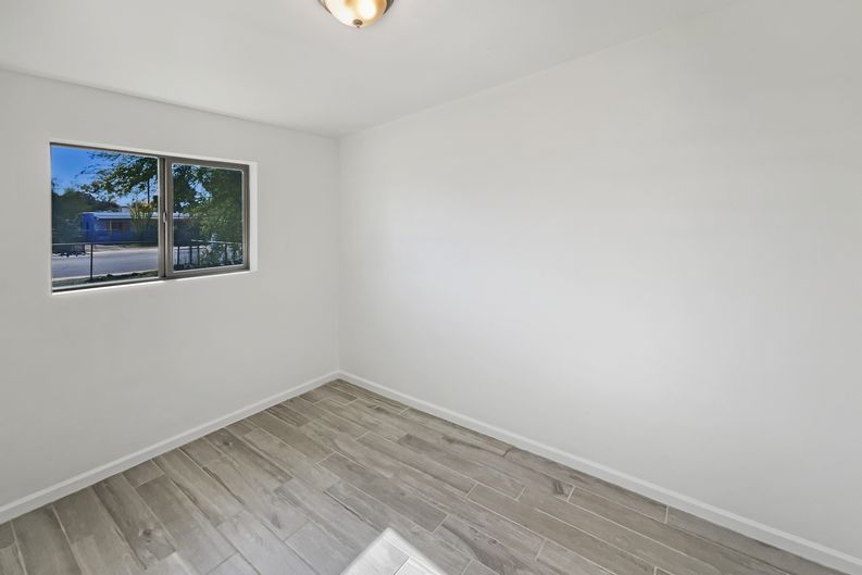 Photo 11 of 17 of 802 W Tipton Dr, Tucson, AZ