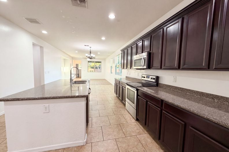 Photo 9 of 23 of 112 E Bernie Ln, Gilbert, AZ