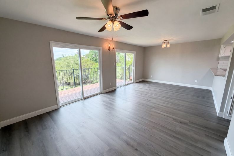 Photo 9 of 18 of 3216 Poe Cv, Lago Vista, TX
