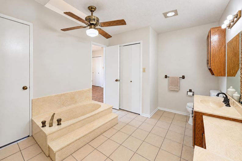 Photo 9 of 21 of 1226 Sequoia Dr, Desoto, TX