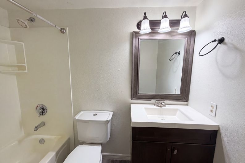 Photo 9 of 17 of 8446 N 34th Dr, Phoenix, AZ