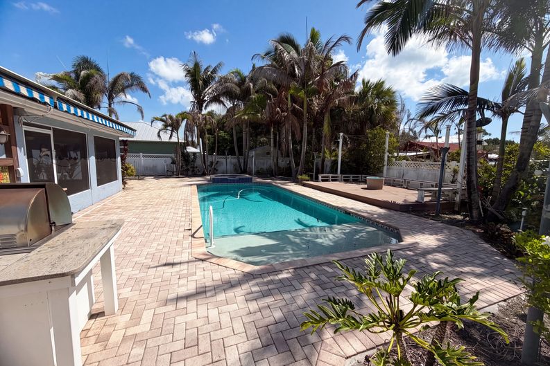 Photo 5 of 33 of 2902 Serenity Cir S, Fort Pierce, FL