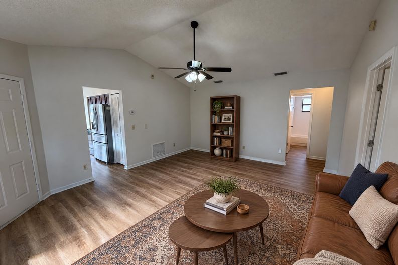 Photo 11 of 25 of 10033 Creekwater Blvd, Orlando, FL