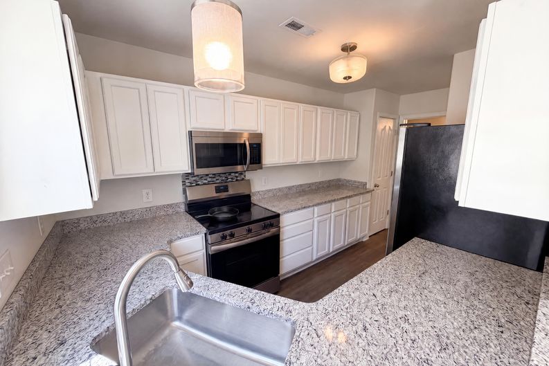 Photo 6 of 21 of 3831 Mohawk Ct, Charlotte, NC