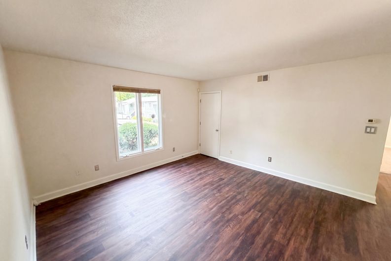 Photo 3 of 20 of 2020 Stoney Point Ln, Charlotte, NC