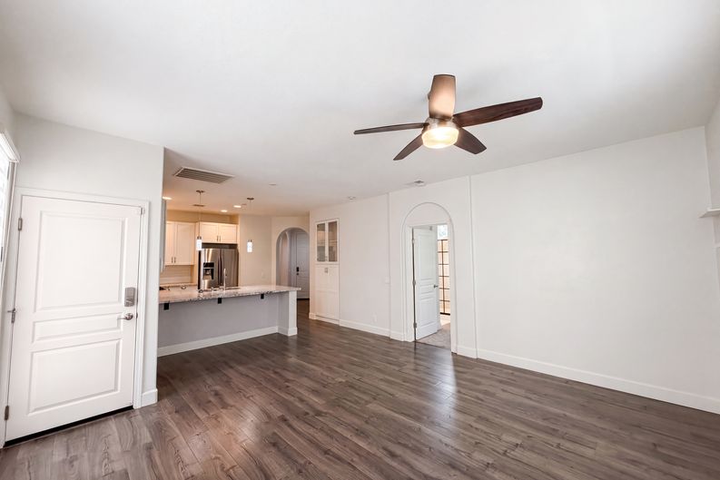 Photo 8 of 28 of 4920 Ocean Ln, Elk Grove, CA