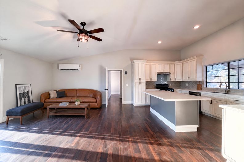 Photo 3 of 40 of 1401 60th St W, Rosamond, CA