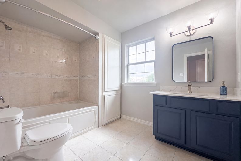 Photo 17 of 22 of 3308 Brookhaven Club Dr, Dallas, TX