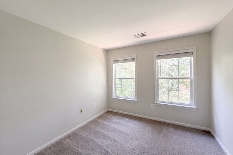 Photo 15 of 25 of 2800 Orchard Summit Ct, Hyattsville, MD