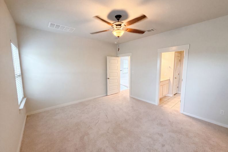 Photo 4 of 17 of 105 Syrah Ct, Leander, TX
