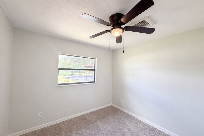 Photo 4 of 17 of 3129 Avenue W NW, Winter Haven, FL