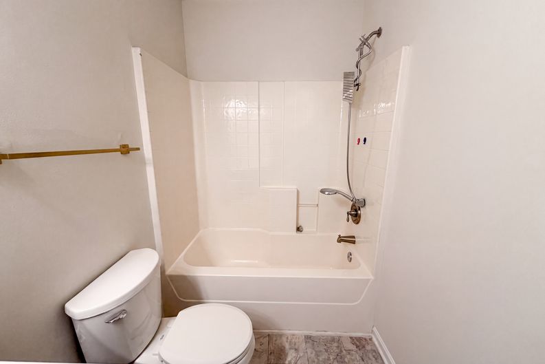 Photo 12 of 17 of 10933 Pointer Ridge Dr, Charlotte, NC