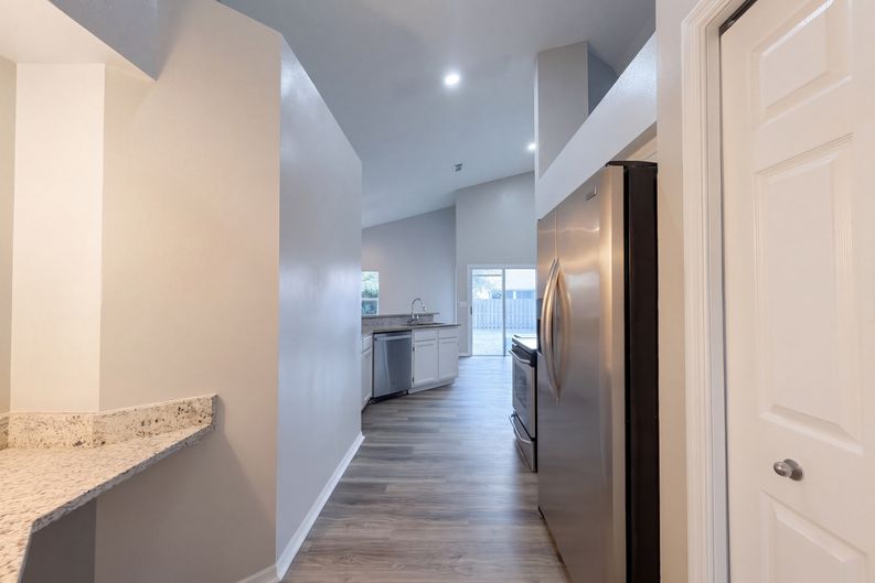 Photo 6 of 41 of 9703 Glenpointe Dr, Riverview, FL