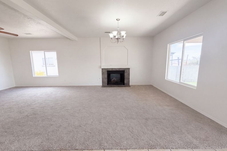 Photo 7 of 24 of 696 Troon Dr SE, Rio Rancho, NM