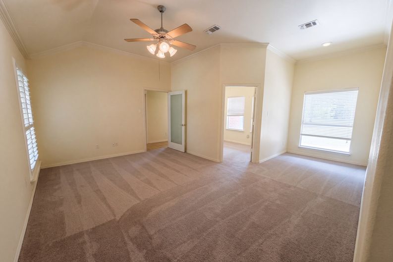 Photo 4 of 22 of 2836 S Lakeview Dr, Cedar Hill, TX