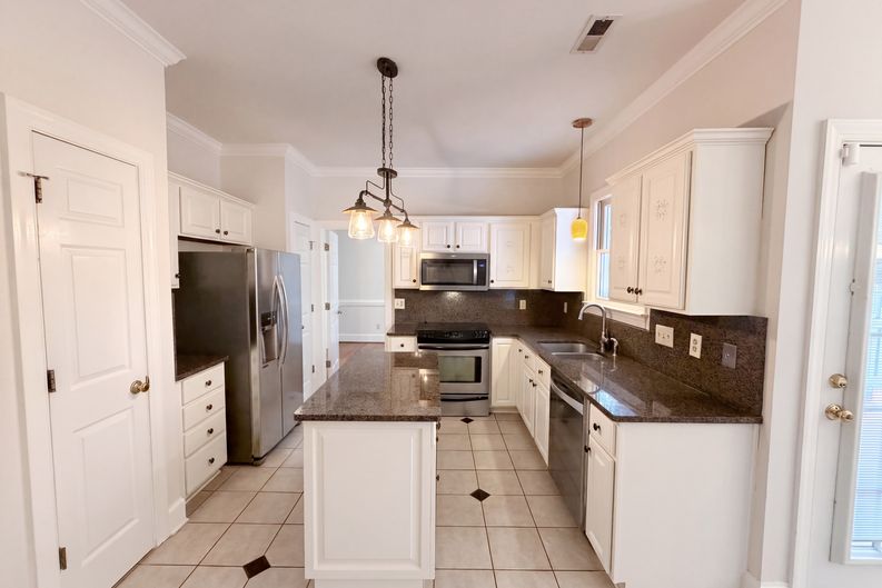 Photo 10 of 21 of 7906 Elphin Ct, Charlotte, NC