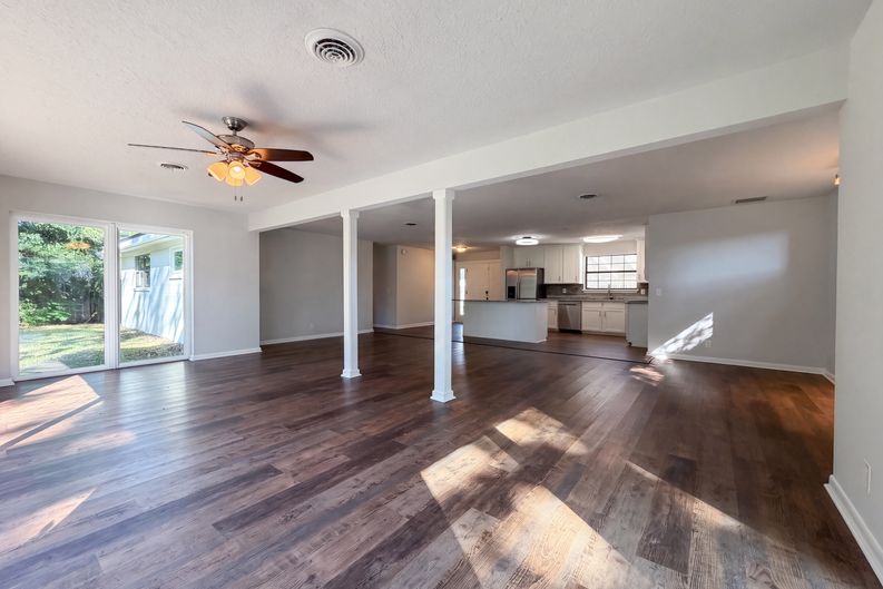 Photo 11 of 22 of 4040 Sierra Madre Dr S, Jacksonville, FL
