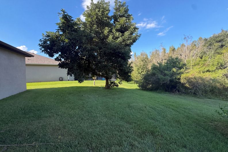 Photo 33 of 36 of 12424 Belcroft Dr, Riverview, FL