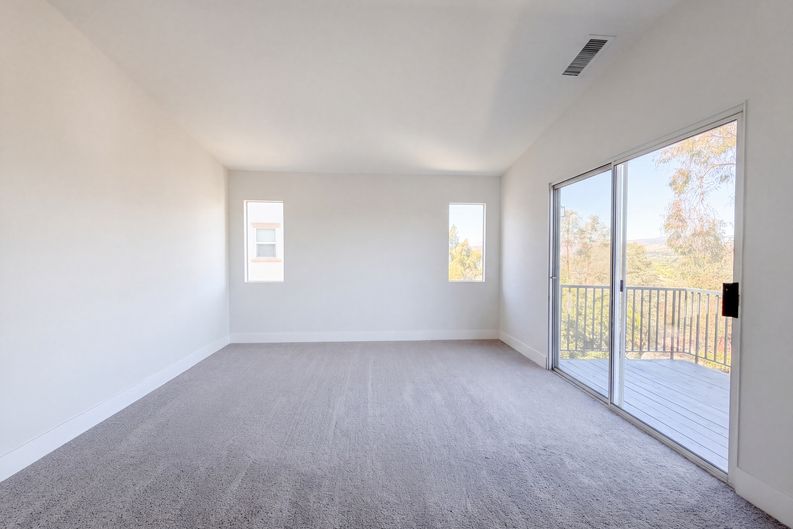 Photo 8 of 25 of 27920 Periwinkle Ln, Valencia, CA