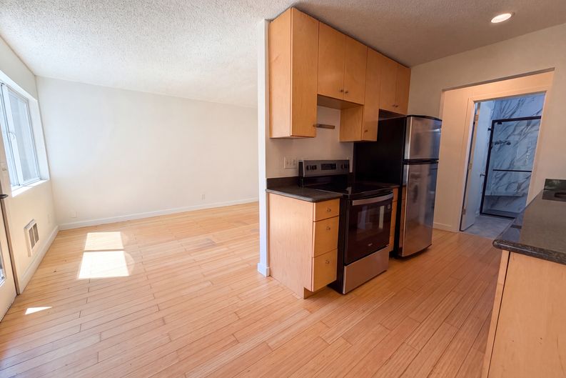 Photo 7 of 16 of 1300 NE 68th Ave, Portland, OR