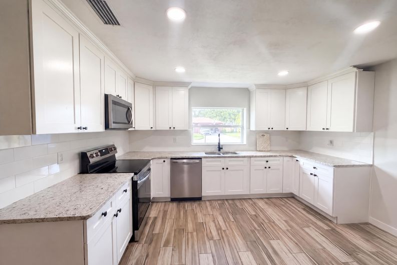 Photo 7 of 20 of 789 Little Pine Dr, South Daytona, FL