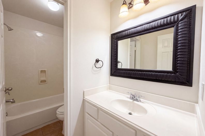 Photo 15 of 20 of 6843 Tammany Manor Ln, Spring, TX