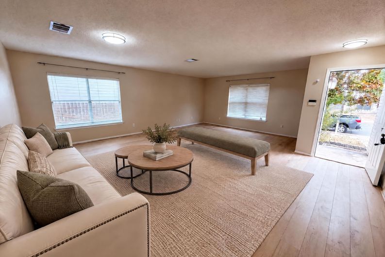 Photo 8 of 23 of 2727 High Point Dr, Round Rock, TX